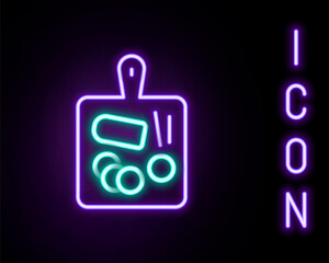 Obraz premium Glowing neon line Cutting board icon isolated on black background. Chopping Board symbol. Colorful outline concept. Vector