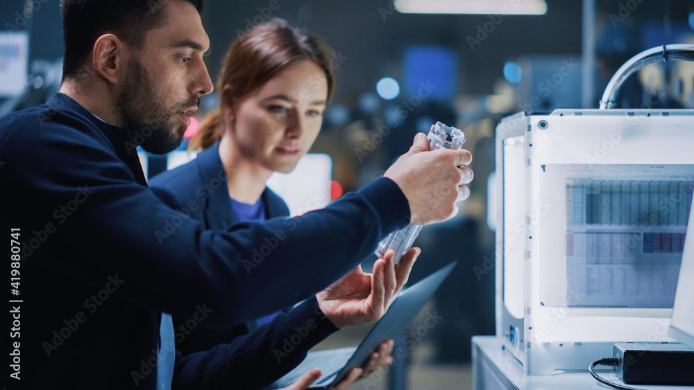 Leinwandbilder Industry 4.0 Modern Factory: Team of Innovative Industrial Engineers Use Computer and 3D Printer to Build Complex Component. Group of Scientists Use High-Tech Machinery for Futuristic Design