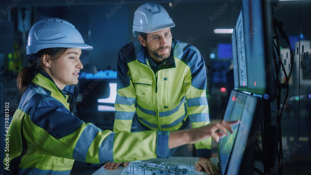 Poster Industry 4.0 Modern Factory: Project Engineer Talks to Female Operator who Controls Facility Production Line, Uses Computer with Screens Showing AI, Machine Learning Enhanced Assembly Process