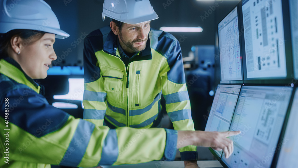 Poster Industry 4.0 Modern Factory: Project Engineer Talks to Female Operator who Controls Facility Production Line, Uses Computer with Screens Showing AI, Machine Learning Enhanced Assembly Process