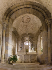 Obraz premium Concèze (Corrèze, France) - Vue intérieure panoramique de l'église Saint Julien de Brioude