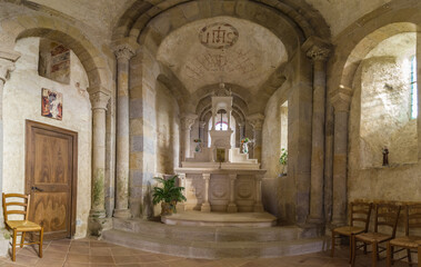 Fototapeta na wymiar Concèze (Corrèze, France) - Vue intérieure panoramique de l'église Saint Julien de Brioude
