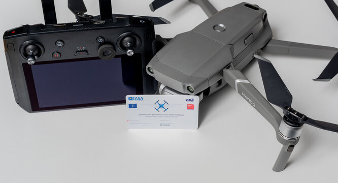 DJI Mavic 2 Pro Drohne von der Firma DJI mit EU-Piloten F&uuml;hrerschein von der Firma LBA und EASA und die DJI Fernsteuerung