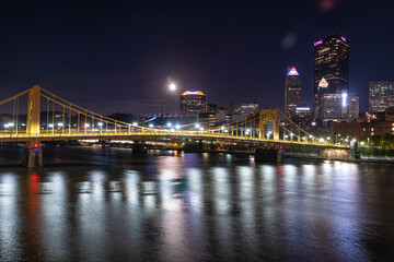 Naklejka na ściany i meble Pittsburgh Bridge at Night