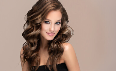 Beautiful model girl with long wavy and shiny hair . Brunette woman with curly hairstyle
- 419924139