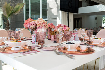 Indoor pre wedding breakfast with beautiful pink and white tones