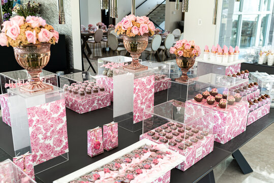 Indoor pre wedding breakfast with beautiful pink and white tones