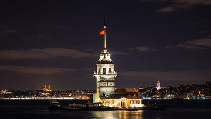 Fototapeta premium Maiden's Tower in Istanbul at night