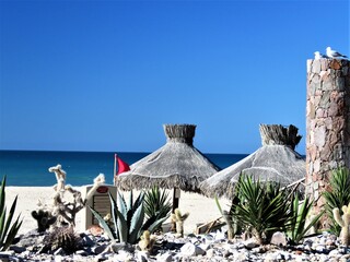 red flag warning at the beach