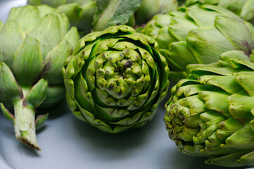 Obraz premium Freshly harvested fresh and natural artichokes