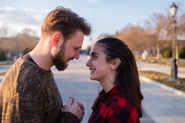Obraz premium Young couple holding hands at park