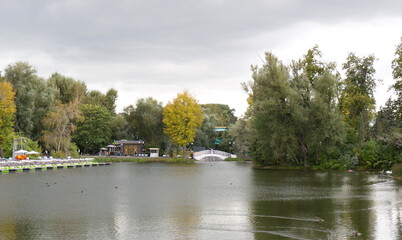Obraz premium Russia views of the city of Moscow in summer tourism pond