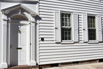 Fototapeta premium The street front of an old town house built in Charleston, South Carolina