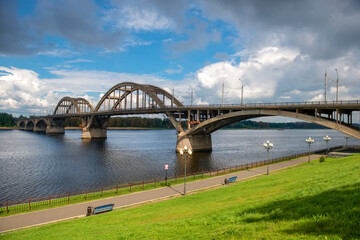 Naklejka premium Panorama of the Volga embankment and a road bridge across the Volga river in the city of Rybinsk