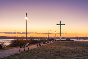 Krzyż na tamie we Włocławku