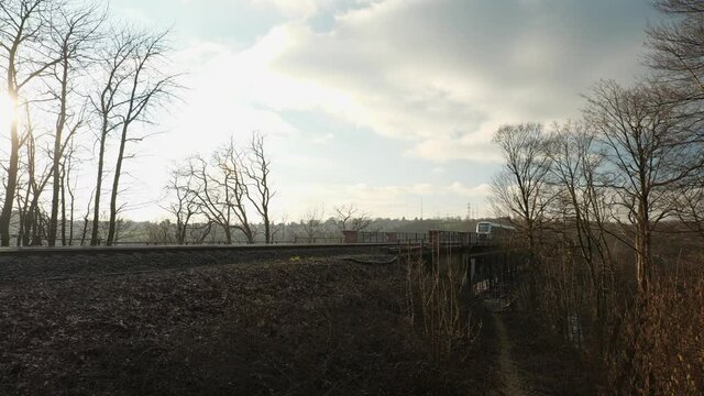 [4k] train passing by at M&uuml;ngstener Br&uuml;cke