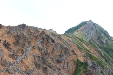 八ヶ岳の風景。　赤岳山頂付近より赤岳展望荘を望む