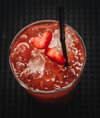 Mojito de fresa hecho con fruta natural
