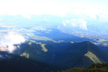 八ヶ岳の風景　山上より下界を見下ろす