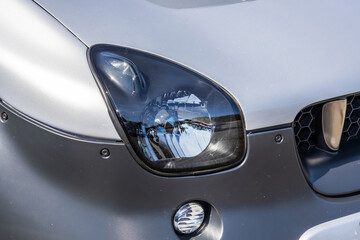 Fototapeta premium 自動車のヘッドライト Headlight of the old car