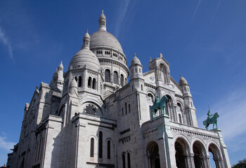 Fototapeta na wymiar La Basílica del Sagrado Corazón de Montmartre
