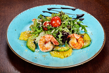 Salad with prawn and avocado
