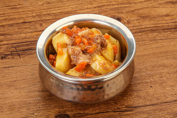 Roasted potato and beef with sauce