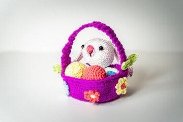 Amigurumi Easterbunny with Eggs in a Basket