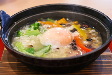 Rice porridge with egg and vegetables