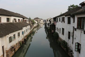 Fototapeta na wymiar Suzhou canals and homes