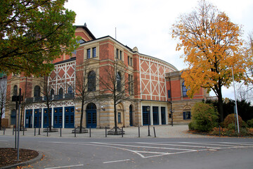 Bayreuth und seine Festspiele sind beruehmt. Festival Haus, Bayern, Deutschland, Europa  --  
Bayreuth and its festival are famous. Festival House, Bavaria, Germany, Europe