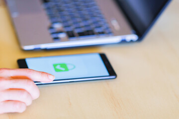 スマホ　認証　ロック　ベリファイ