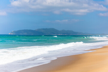 Paisagem de praia com ilha