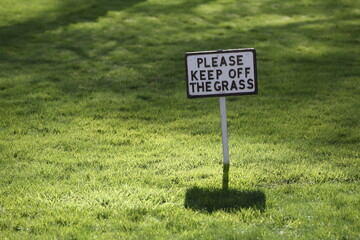 A Keep off the Grass sign in Dublin, Ireland