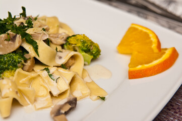 Tagliatelle pasta dish with broccoli and mushrooms