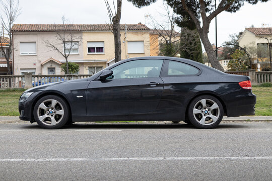 SABADELL, SPAIN-MARCH 12, 2021: 2006 BMW 320i Coupe (E92), side view
