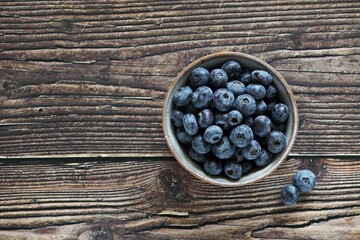 Obraz na płótnie Canvas Fresh raspberry and blueberry. Flat layot, copy space