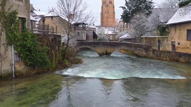 Ville d'Artois sous la neige en hivers
