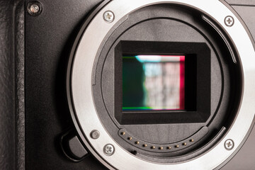 Detalle de espejo de cámara digital.