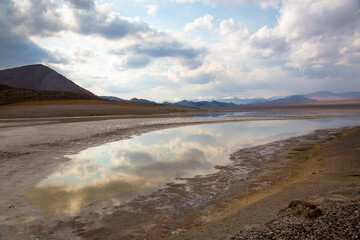 Volcán Galán: El cráter de este volcán es considerado el más grande del mundo. Su boca mide 42 km de diámetro. Por sus dimensiones es el mayor del mundo.. Puna Catamarqueña.