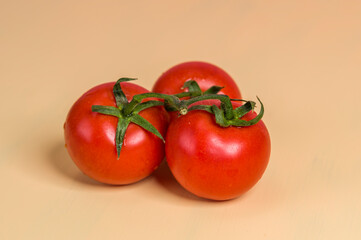 A bunch of tomatoes on a colored background