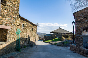 Arquitectura Negra propia del norte de la provincia de Guadalajara. Roblelacasa, Guadalajara, Castilla la Mancha, España