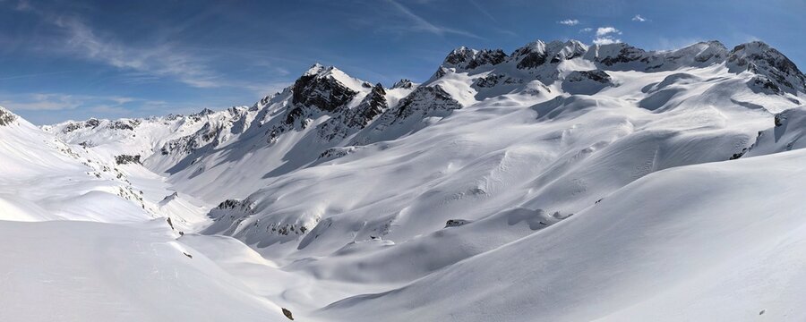  large mountain panorama picture. View of the Ducan Glacier above Davos, Sertig and Monstein. Beautiful winter landscape