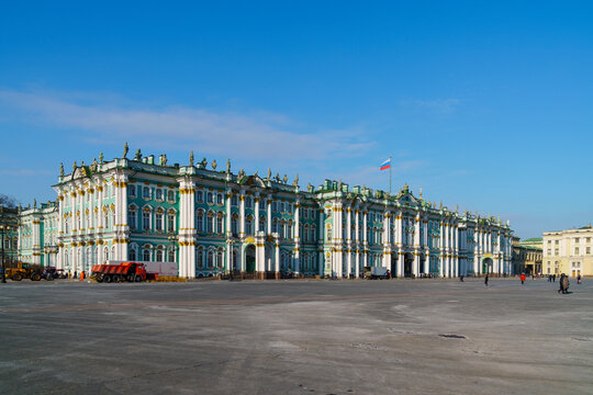A magnificent palace, largest museum in the world - Hermitage in St. Petersburg