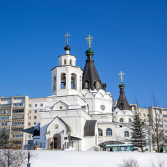 Obraz premium orthodox church in a residential area