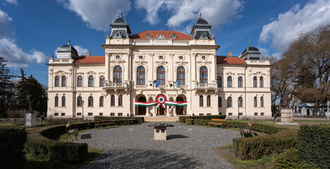 Naklejka premium Town hall in Kisujszallas, Hungary