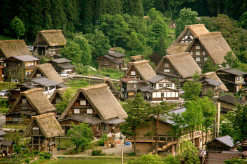 Fototapeta na wymiar 日本の世界遺産　白川郷の合掌造りの集落