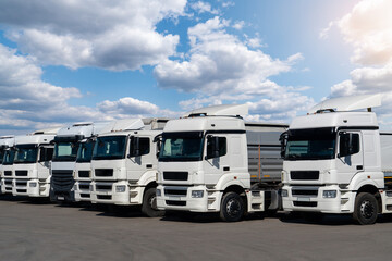 Naklejka premium Semi trucks are parked in a row