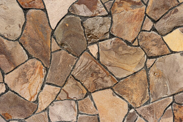 Pattern of crushed stone to decorate the base and walls of buildings.