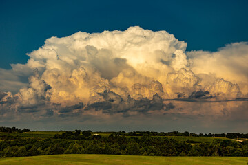 Obraz na płótnie Canvas High detail thunderstorm clouds over a rural landscape 